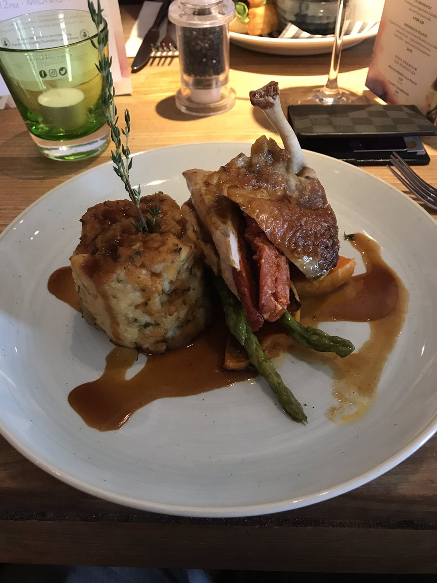 boxingsecurity's tweet photo. Fantastic lunch yet again @OldBullsHead .. the 2nd time me and the wife @jordiracer87 have  visited this year and it didn't disappoint ❤️👊 https://t.co/ywEpPklzZR