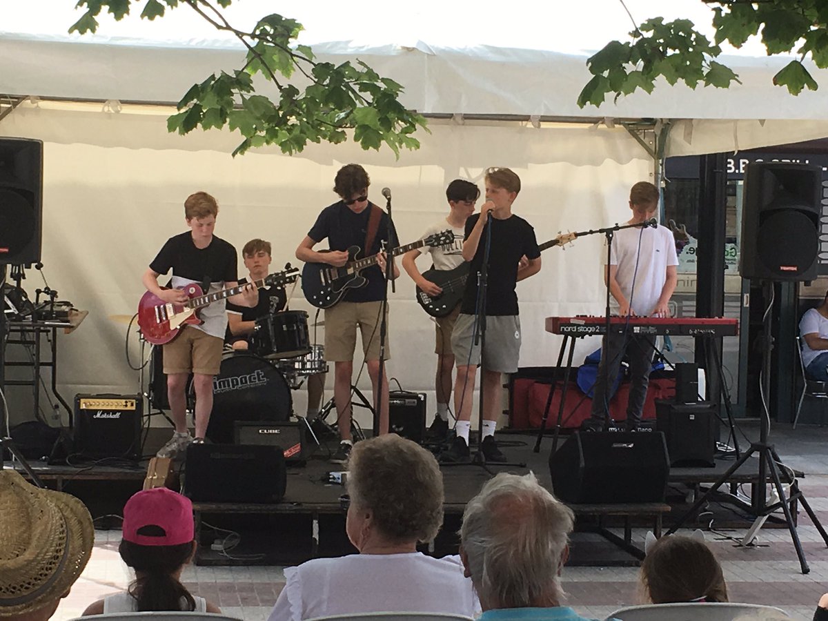 CliveEfford's tweet photo. Watched HULVIZ choir and Decka and Quartz in the @ElthamArts music festival Passey Place https://t.co/LO3ADHSgrV