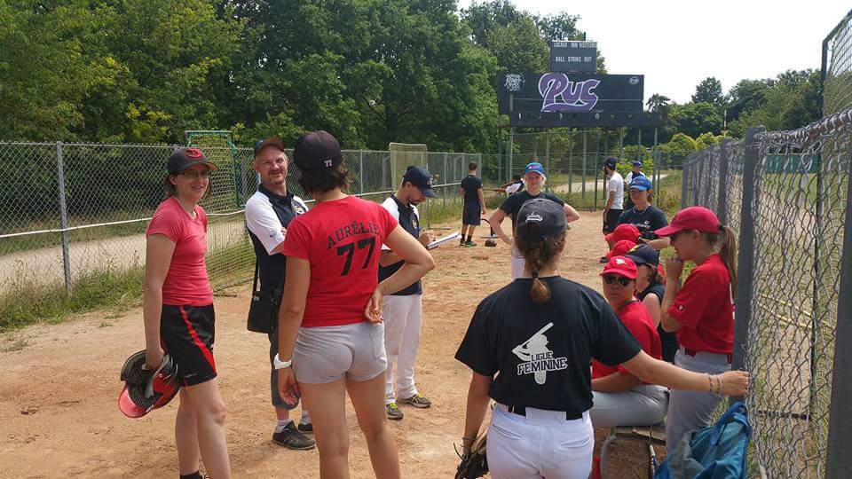 BaseballFemFR's tweet photo. Gros succès pour le rassemblement de baseball féminin organisé par la Ligue IDF. Et c'est pas fini ! #womensbaseball ⚾ @FFBS_BASEBALL https://t.co/RTWy7nWe5E