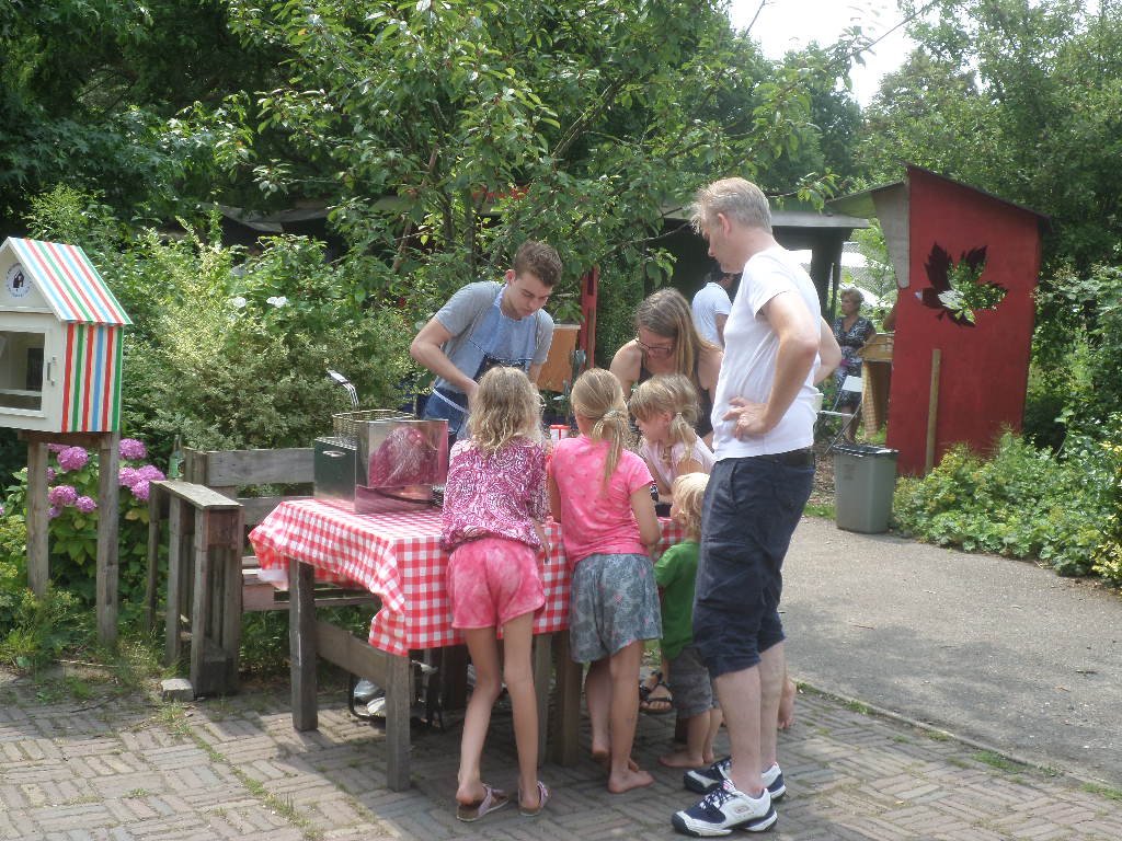 Zon en muziek, lokale producten en lekker eten bij Puurtalent de markt van <a href="/talentfabriek/">talentfabriek010</a>