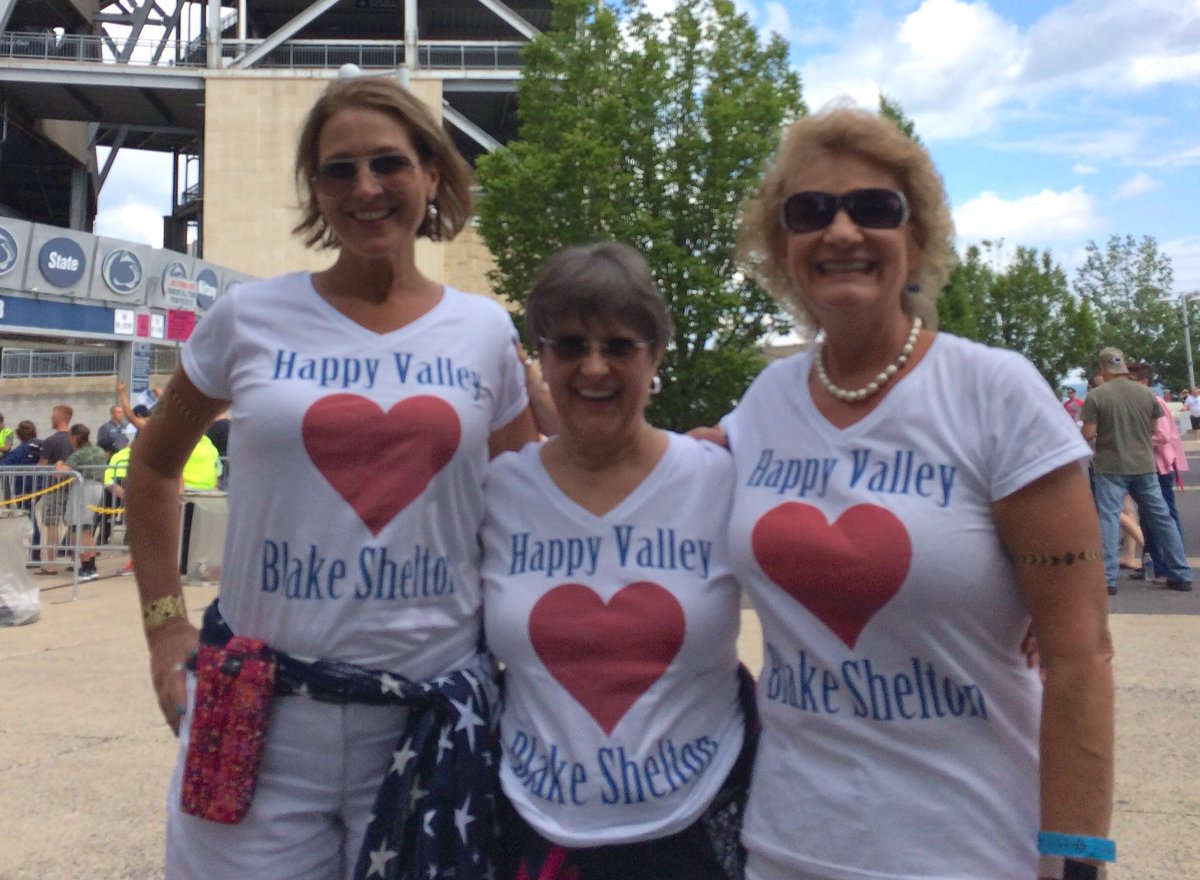 penn_state's tweet photo. Beaver Stadium's FIRST concert: @happyvalleyjam is rocking Happy Valley 🎤💥🎤 https://t.co/85jgAPmJea