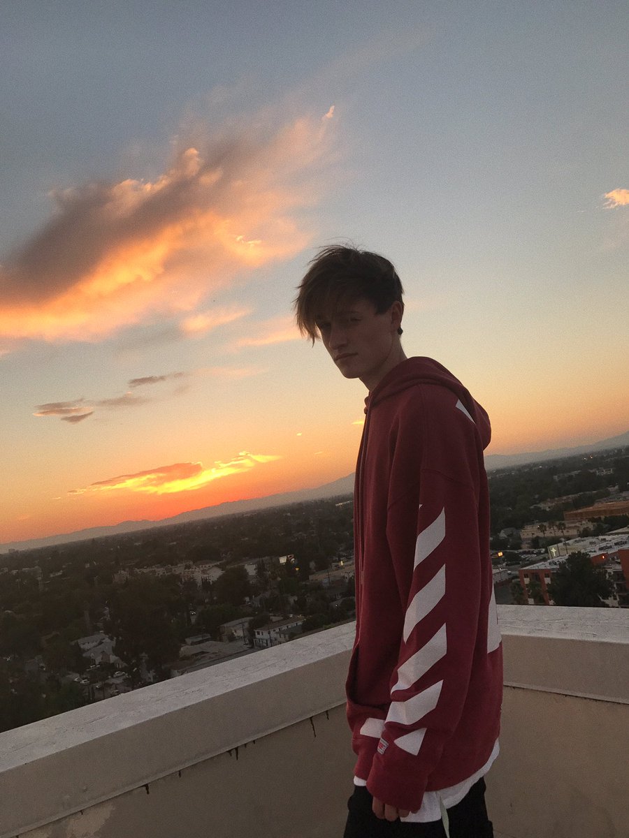 CrawfordCollins's tweet image. ⚡️⚡️