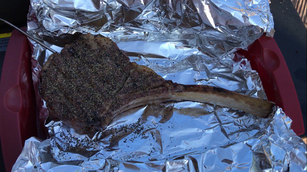 dustinbennett76's tweet photo. Pulled at 113 to let grill get to up to 500+. Added salt/pepper so it will bark on sear
#ManSteak #ReverseSear #PETA https://t.co/Kgv5w8gQue