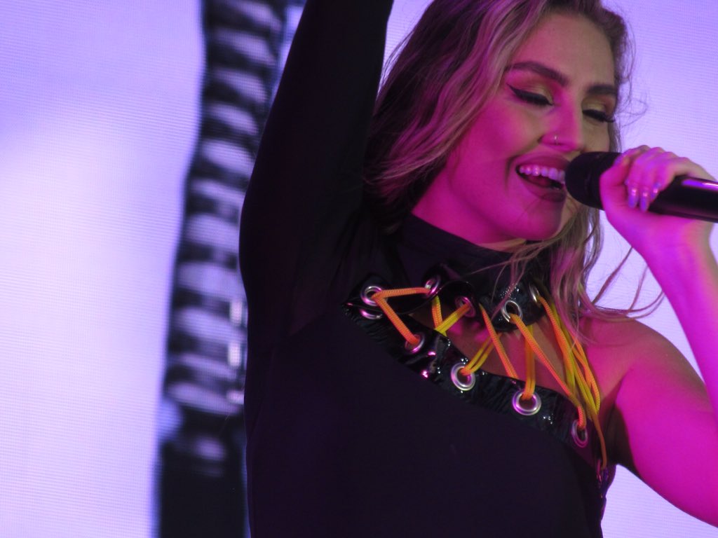 Emily_5401's tweet photo. @LittleMix (own photos)❤️ #LMCOLWYN https://t.co/eSVbSRmcNW