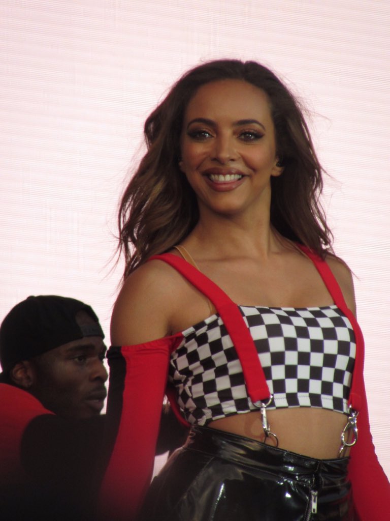 Emily_5401's tweet photo. @LittleMix (own photos)❤️ #LMCOLWYN https://t.co/eSVbSRmcNW