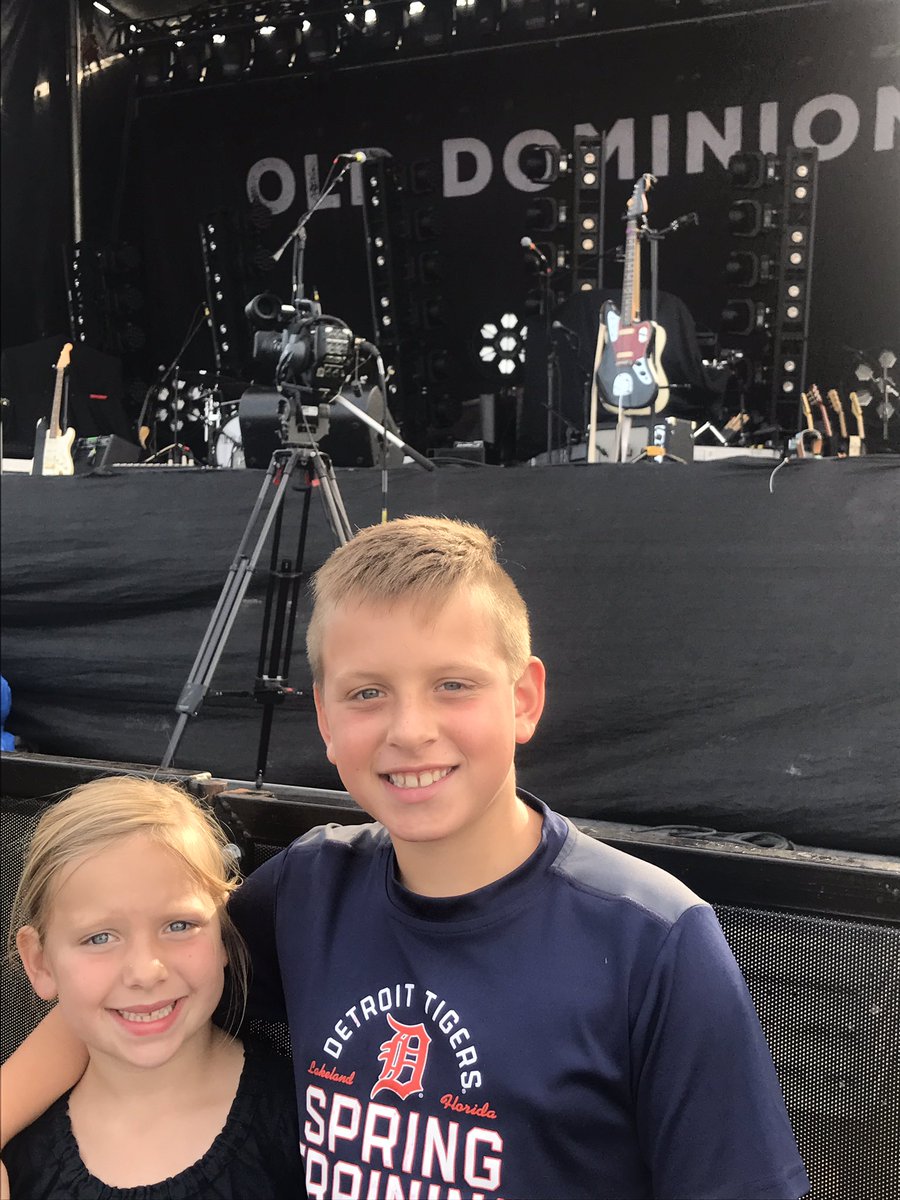 TrishAllsop's tweet photo. Raising up some little concert go-ers! So excited for @OldDominion #firstcountryconcert #cherryfestival https://t.co/11mqchf2Qm
