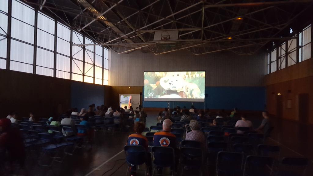achevreau1's tweet photo. Ciné d'été pour les familles devant Kung Fu Panda à Jean Moulin 😀 https://t.co/LtJDSQD9Wd