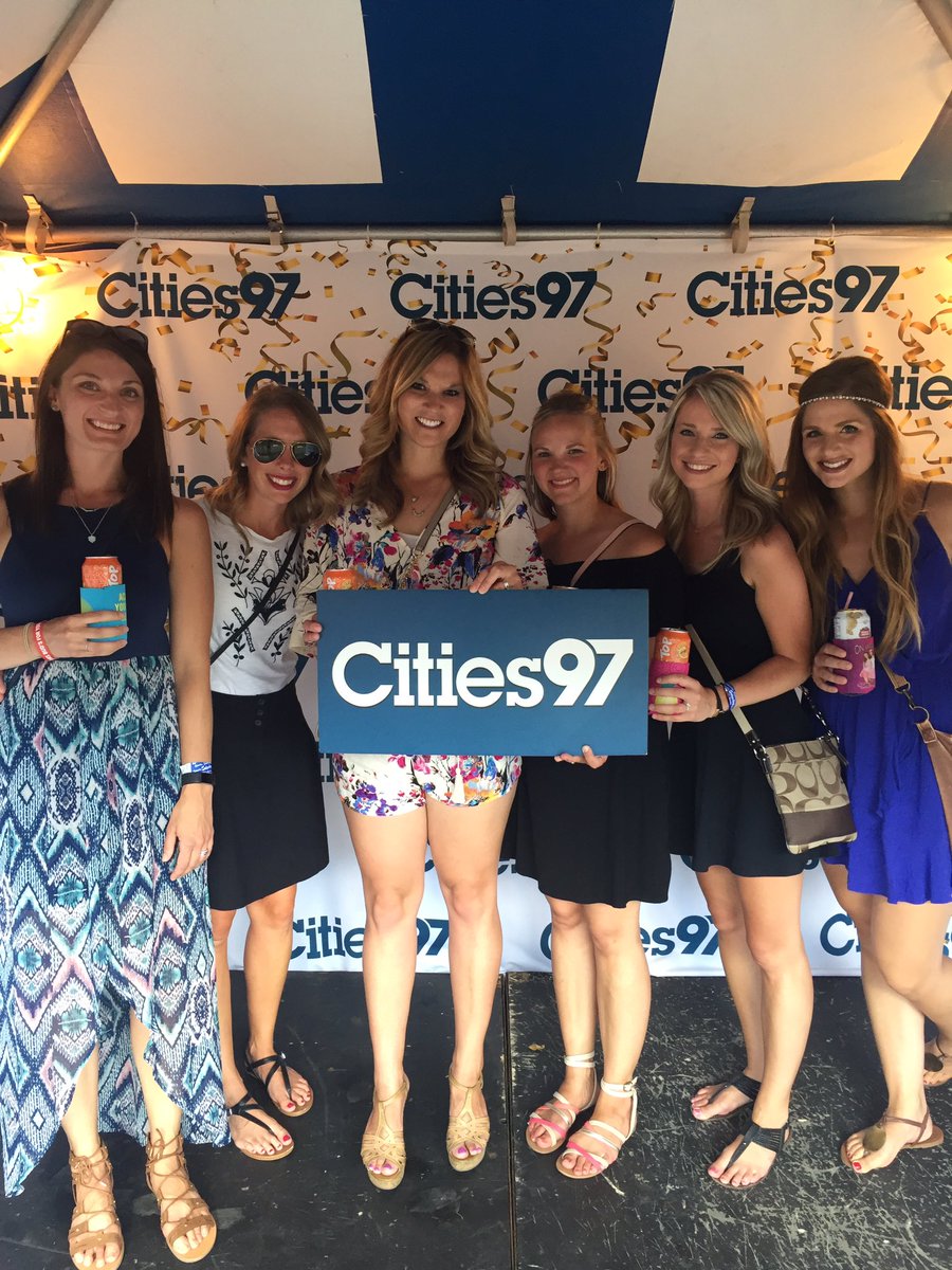 HeatherL726's tweet photo. We want to meet Gavin Degraw!!! #Cities97bbp https://t.co/Efu1lefCmb