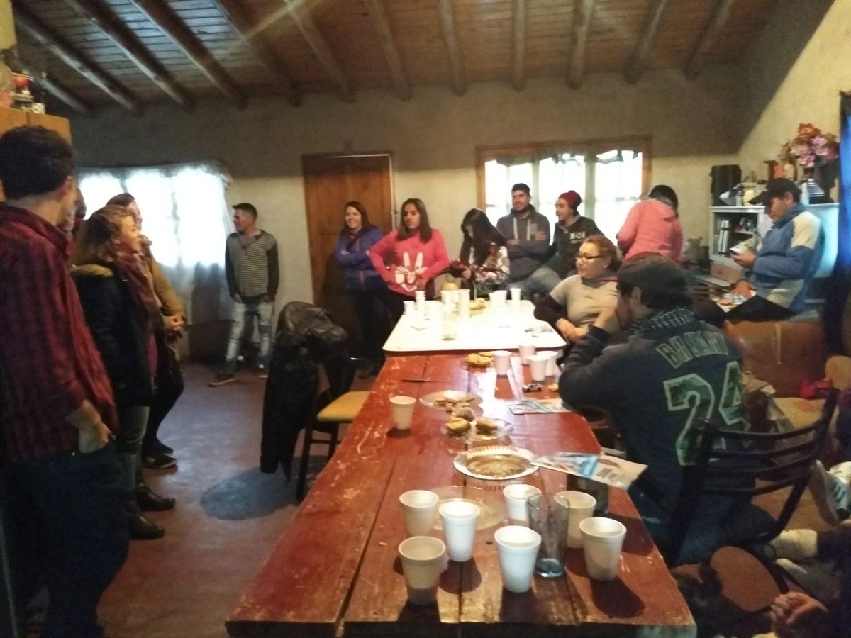 gastonapak's tweet photo. Hoy tuvimos reunión con vecinos de Corralitos. Construyendo un proyecto colectivo @UniCiudadanaMza @JuaniJofreSC dip Nacional #Volvemos https://t.co/MFcGWyywZL