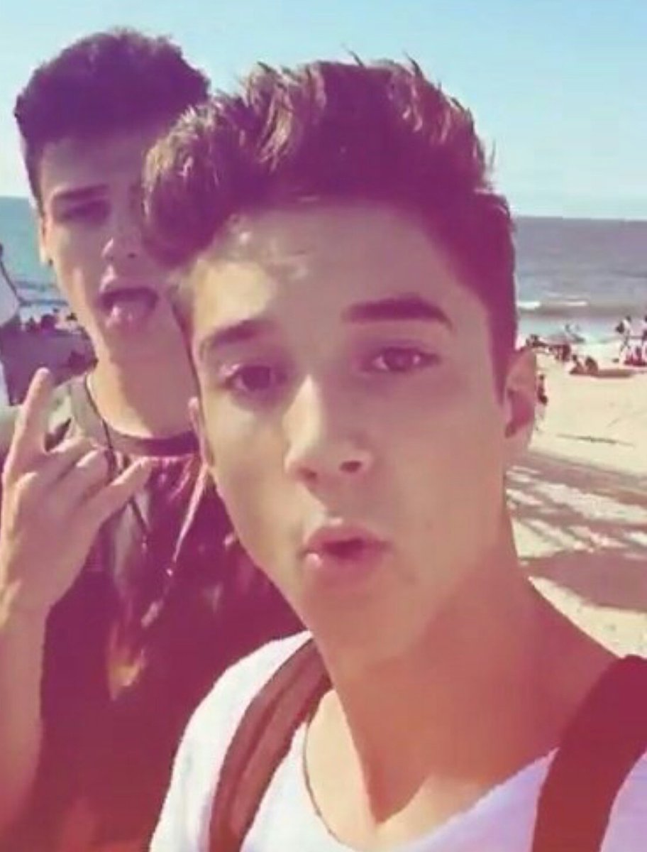 SupportiveCV's tweet photo. #Broyo💚
@SeaveyDaniel @JonahMarais https://t.co/wVNzFSP6Vy