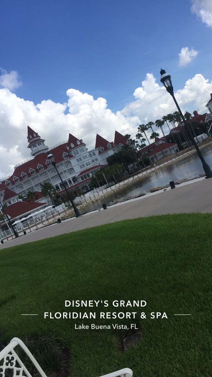 bolts_UK's tweet photo. Well I'm finally back home 🇺🇸✈️🇬🇧 being in Florida for a week made me so desperate for hockey season again, Can't wait ⚡️ #MidnightThunder https://t.co/5GRU5FbgKX