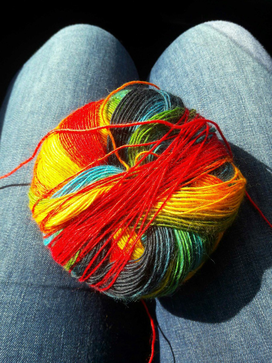 A new cast-on... 
.
#knitters #knitteratti #knittersofinstagram #knitting #iloveknitting #knittingaddict #handknit #yarn #yarnporn #caston