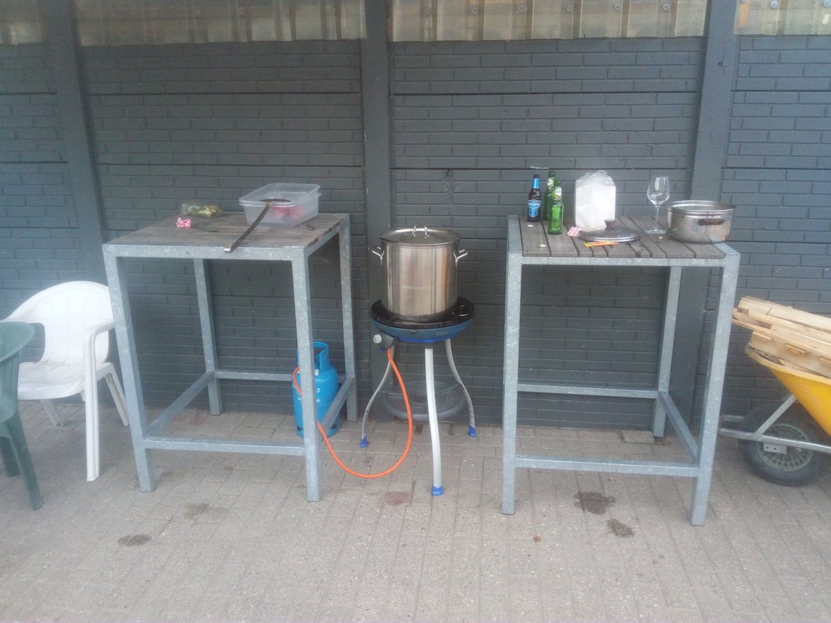 vlaschaar's tweet photo. Met de campinggasten mossels gegeten, ze waren heerlijk. https://t.co/114eTTaYHS