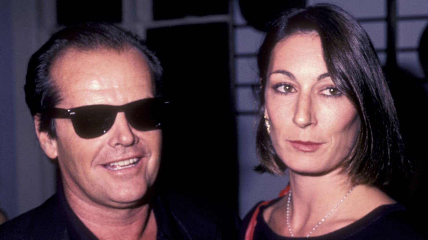 Happy birthday Anjelica Huston.

Here with amour fou, Jack Nicholson. 