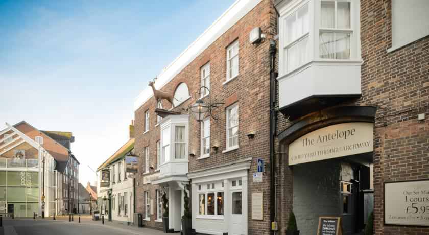 ISmileBooth's tweet photo. We have a wedding this evening at The Antelope Inn #Poole #Dorset #photobooth https://t.co/i2RxCLIDCi