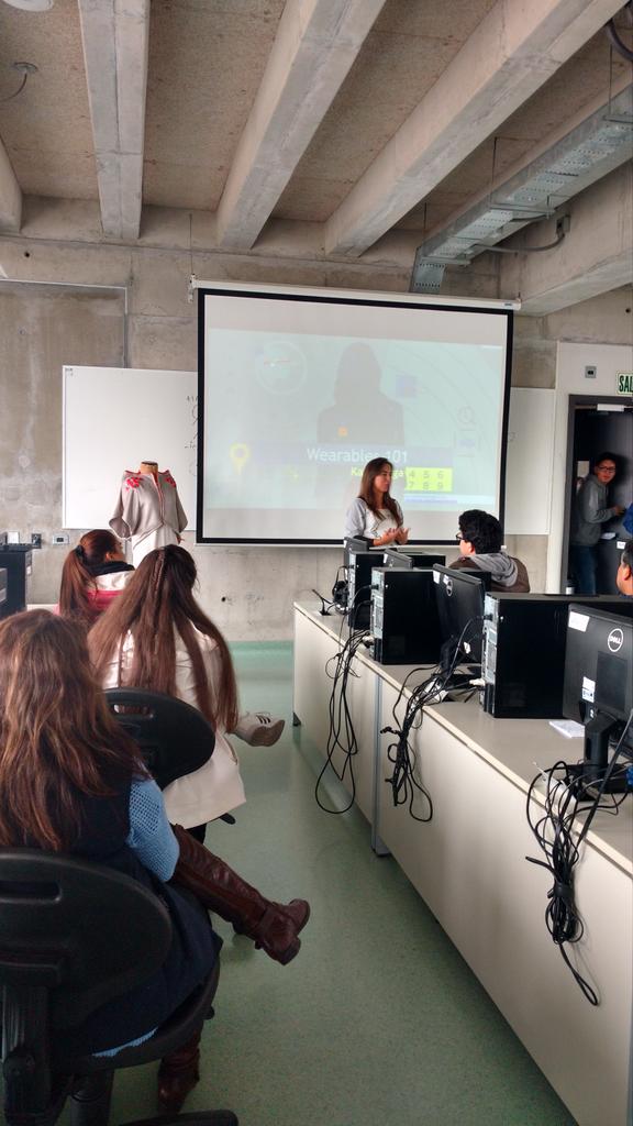 ebardales's tweet photo. #wearables, cuando el arte y la tecnología se juntan. #OpenDayUTEC. #CienciaDeLaComputación https://t.co/TDBoOgfByw