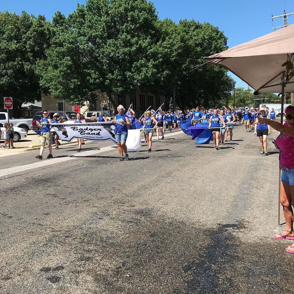 LampasasHS's tweet photo. Here come the Badger Band!
#springho #LampasasHS https://t.co/wWN1hF4rZv https://t.co/pPzMb6I0Q3