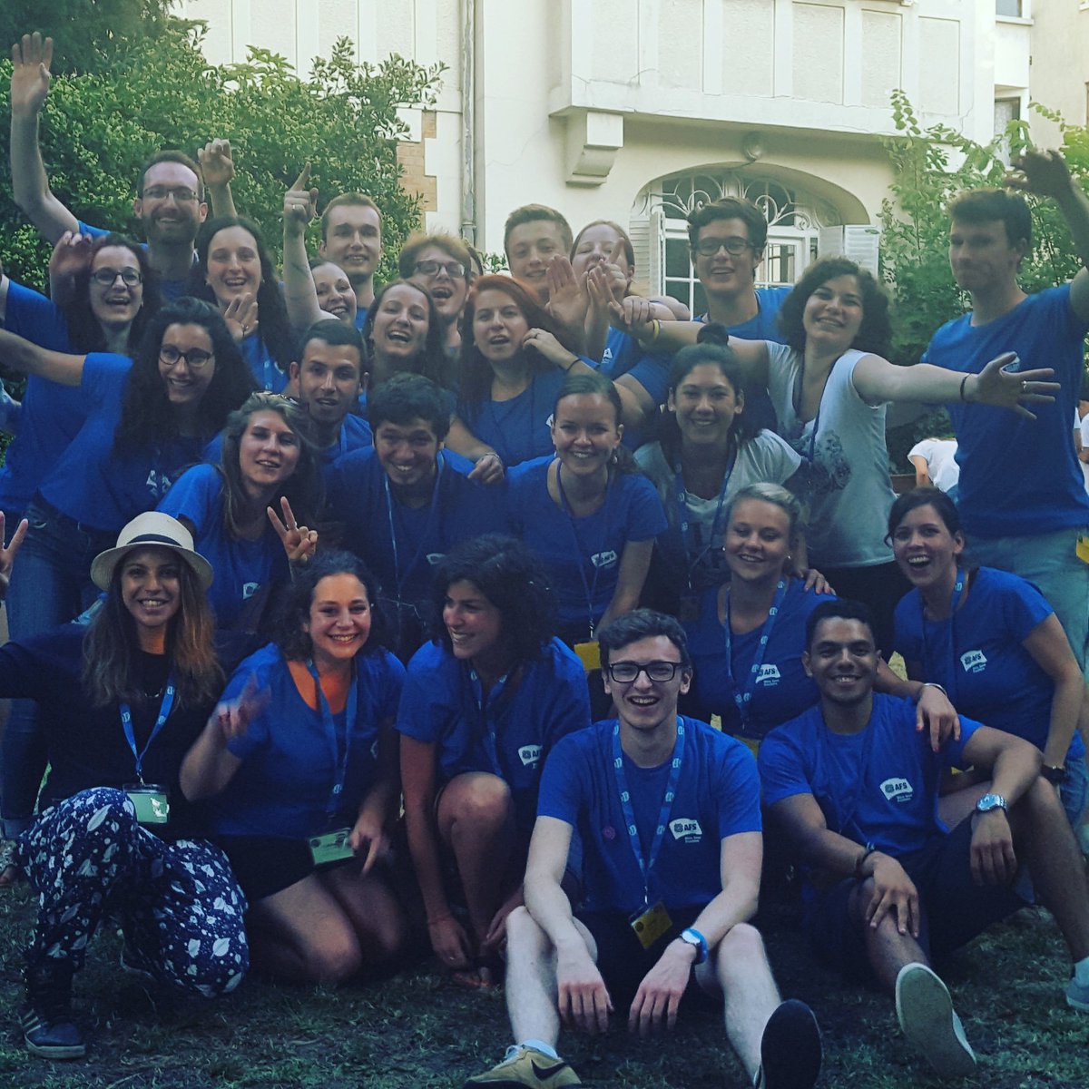 AFS_France's tweet photo. Merci à toute l'équipe bénévole et salariée d'AFS Vivre Sans Frontière ! #endofstay #AFSfrance #AFSeffect https://t.co/UIH7mSuFmO