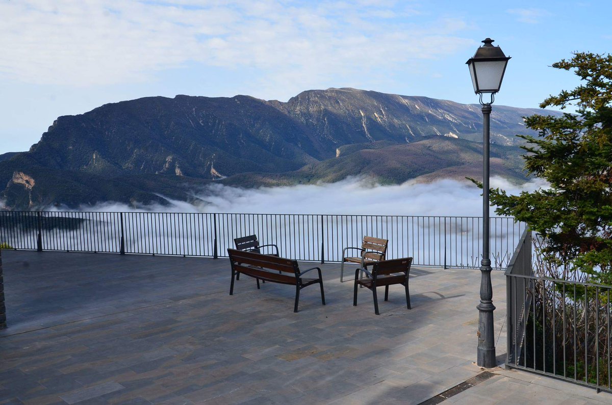 Las vistas que puedes presenciar desde #Llimiana en uno de los muchos días nublados de #Lleida.  #Views