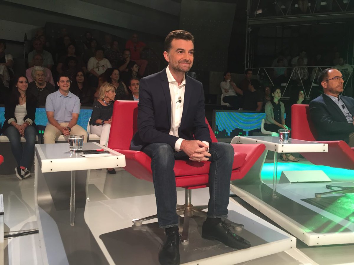 <a href="/MailloAntonio/">Antonio Maíllo</a> <a href="/SextaNocheTV/">@SextaNocheTV</a> "Hay que apoyar a quienes están dispuestos al diálogo en Venezuela, no a quienes están echado al monte" <a href="/MailloAntonio/">Antonio Maíllo</a> #L6nleopoldolibre