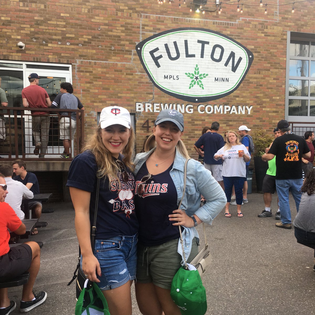 jenjenjorgensen's tweet photo. It was the perfect night checking out some baseball and breweries with these babes for #UNDnight at Target Field! https://t.co/iml1NBreaR