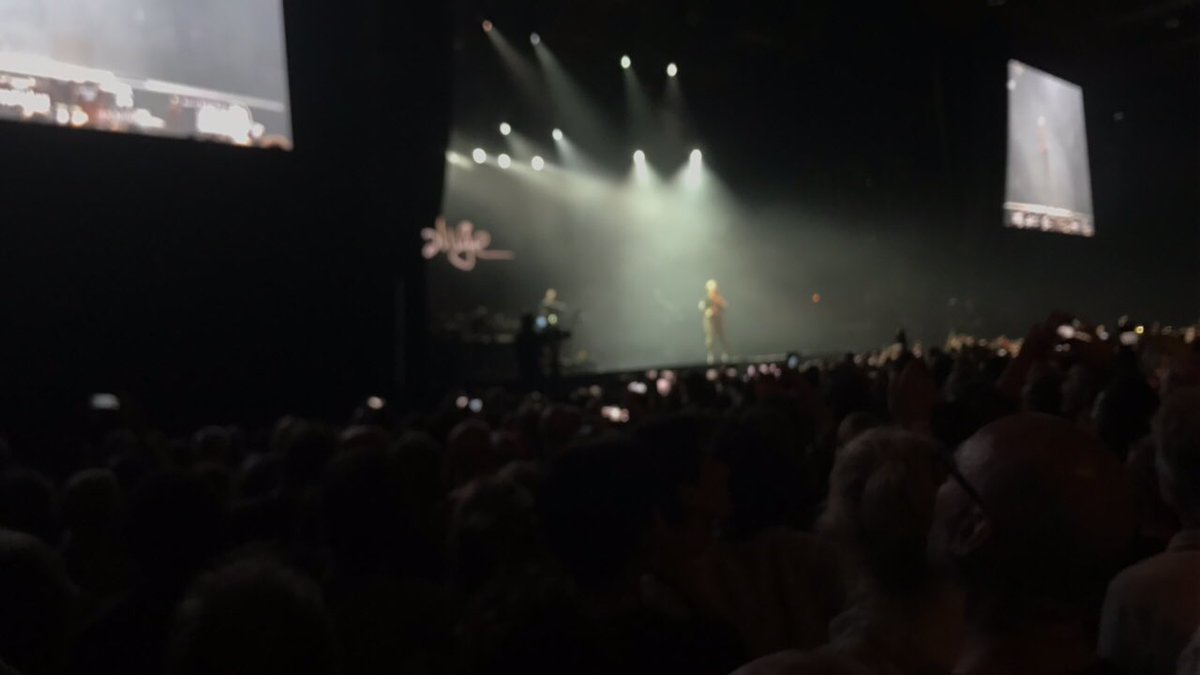 Valsterp's tweet photo. #wachten op @maryjblige #DaarIsZe Als #militair vandaag. Begint gelijk lekker @northseajazz https://t.co/W9iZT1pLG3
