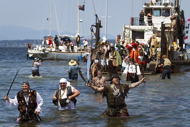AngelDesignsPNW's tweet photo. Seafair Pirates Landing today at Alki Beach! #Seattle #pirate https://t.co/AQAOop7OOd