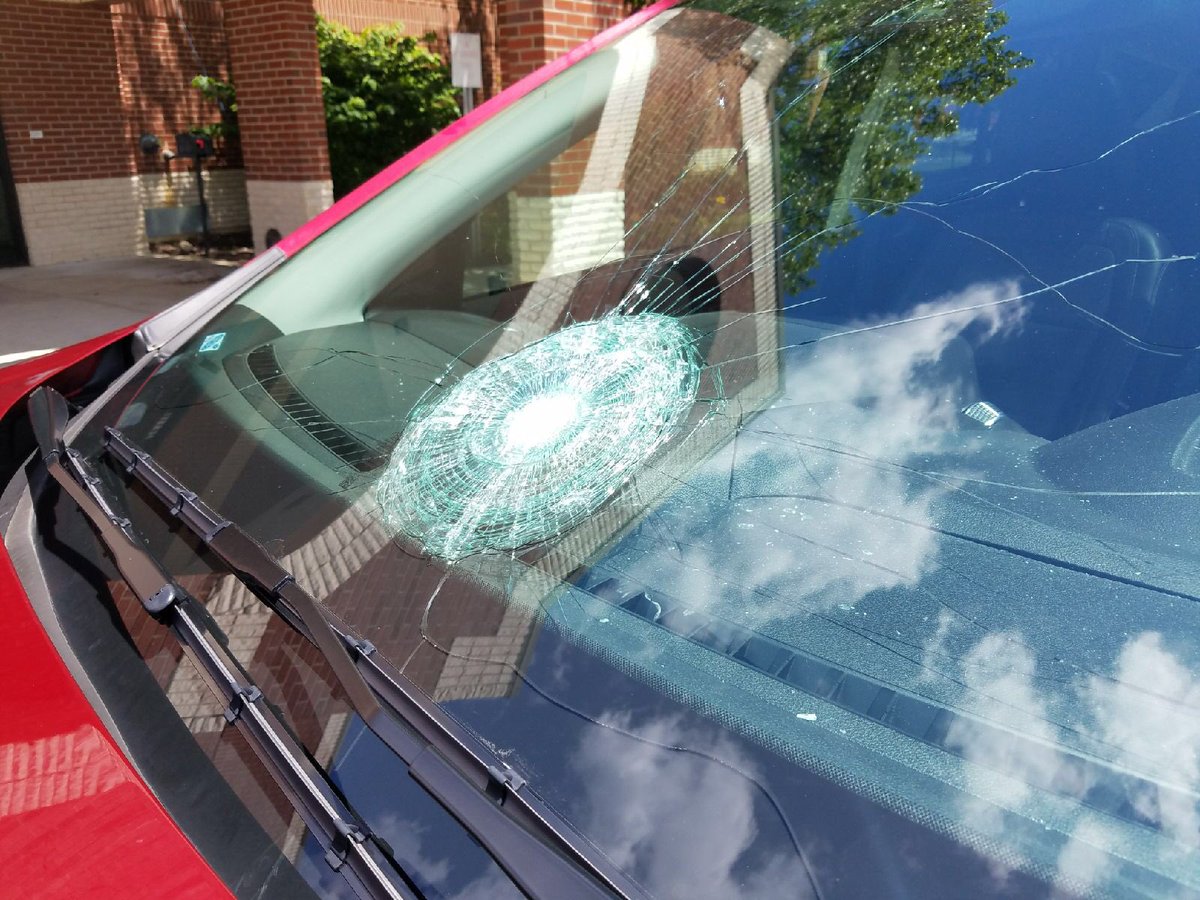 Doiger19_'s tweet photo. Was having a pretty good round of golf until I smoked a 6 iron into traffic... yikes 😬 https://t.co/eOe1fkxISk