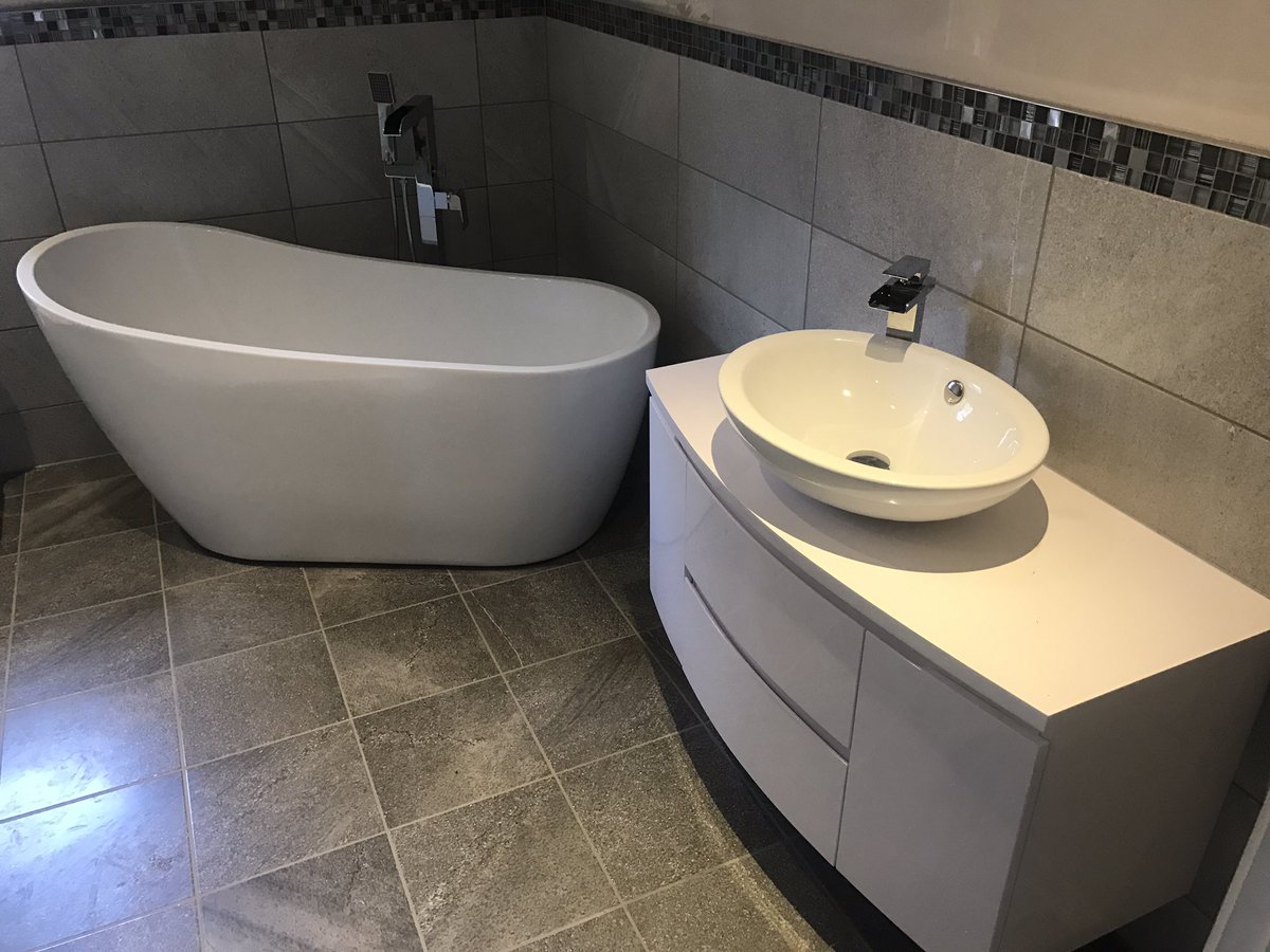 rhinoheating's tweet photo. Last weeks fully completed bathroom 🚽🛀🚿🛁 https://t.co/7uNRYIGaCw