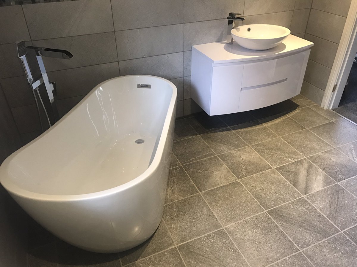 rhinoheating's tweet photo. Last weeks fully completed bathroom 🚽🛀🚿🛁 https://t.co/7uNRYIGaCw