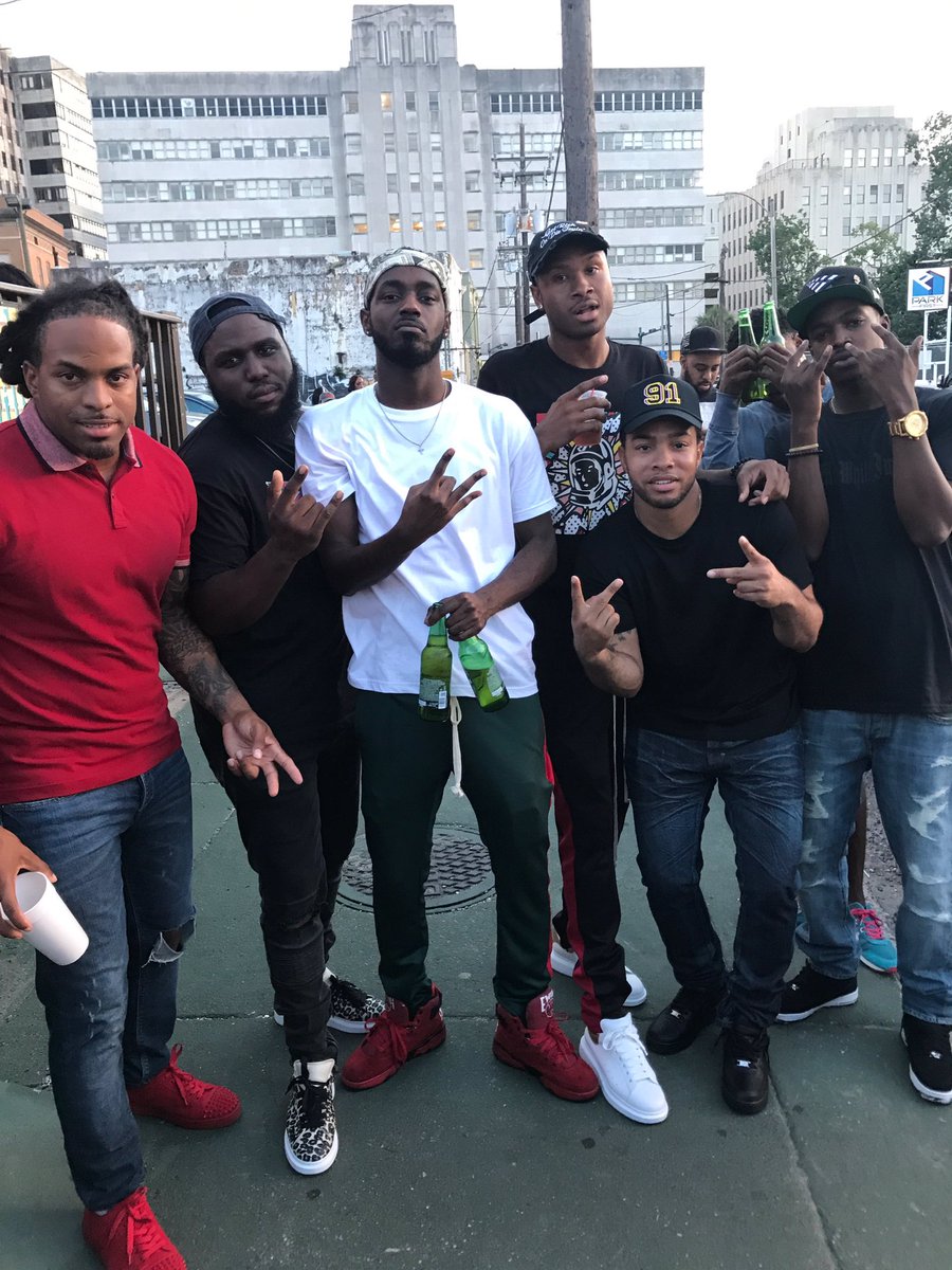 EmlineJames's tweet photo. Everybody different but the love is strong and the respect level is high so falling out is highly unlikely... #SG #89G https://t.co/xW1Yt4YXkb