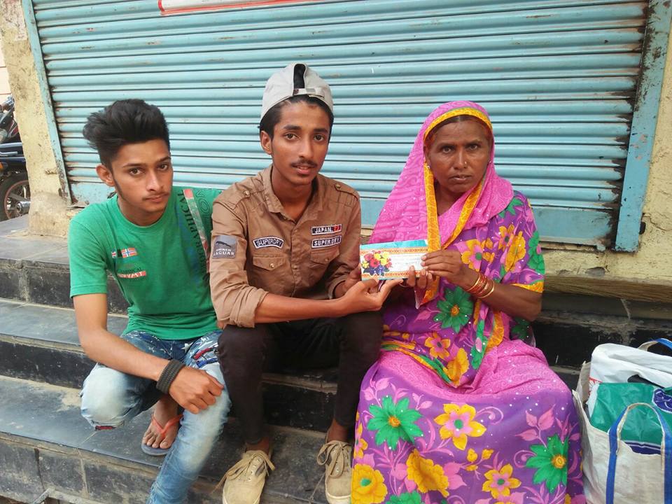 SUFIYANMANIYAR9's tweet photo. maniyar foundation help the pepole @sufiyanmaniyar4 https://t.co/vydTRj6oD1