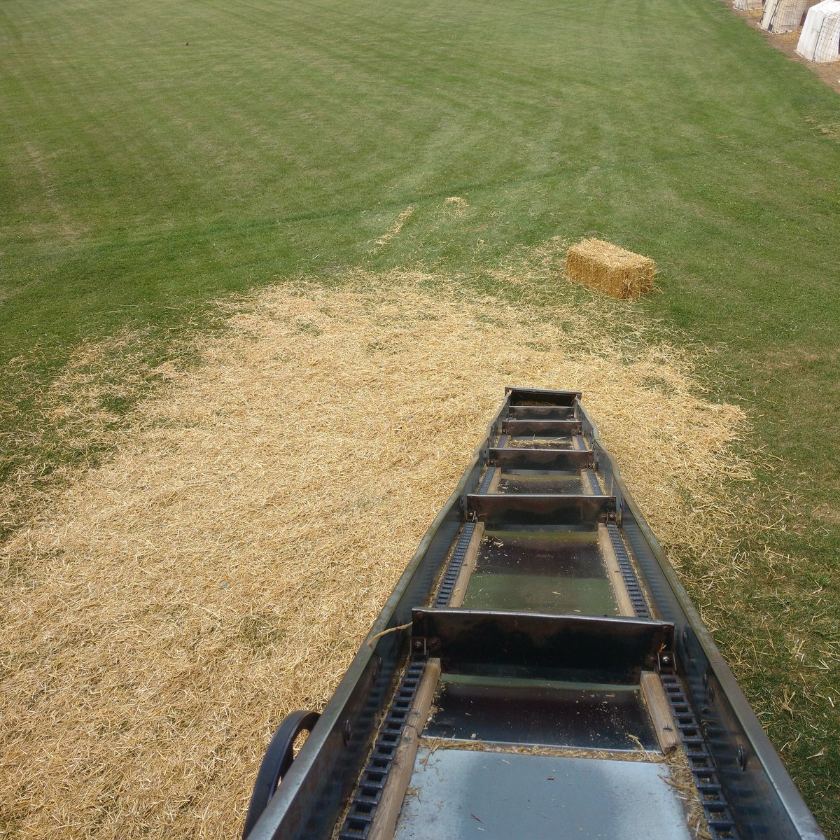 TStoelting's tweet photo. It's straw season https://t.co/cQ2GtlEiwM