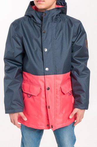 Muy buena tarde de sábado para todos! Para estas imprevistas lluvias de verano nada mejor que uno de nuestros chubasqueros e impermeables 💦☔