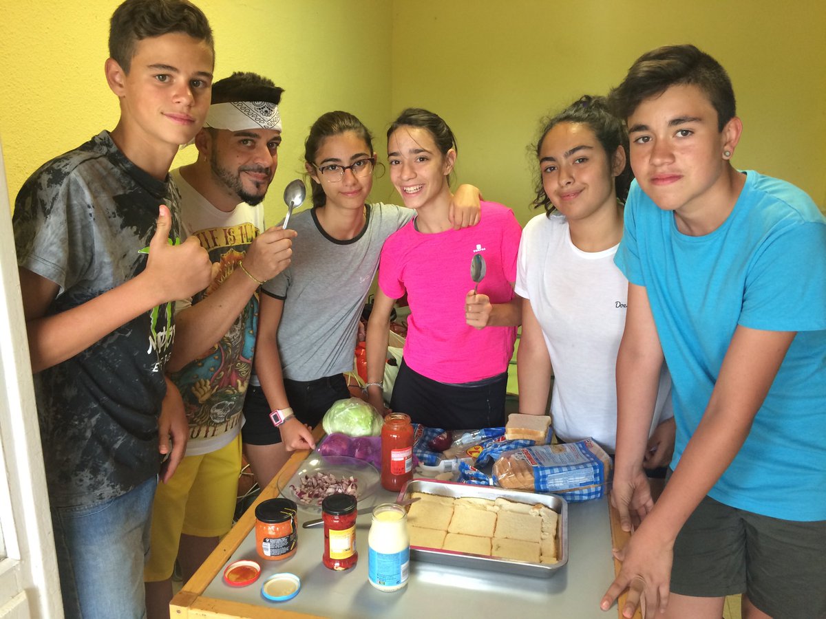 cdsanjose1's tweet photo. Cada año se van superando más estos pequeños chefs 👨🍳 👩🏼🍳 #meriendachef #elSanJoMola #Cervera17 #campatime https://t.co/0EZvvuMB8c