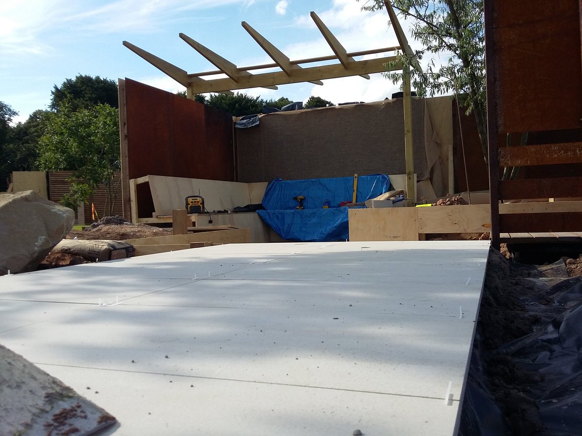 BenPoulter25's tweet photo. Chaos to Coastline is sailing off. #RHSTatton #youngdesigner #youngcontractor @BALI_Landscape @The_RHS https://t.co/60mekzt2qW