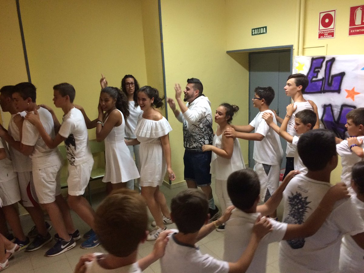 cdsanjose1's tweet photo. Fiesta de final de campamento ¡no queremos irnos! 😢💃🏼 #elSanJoMola #Cervera17 #campatime https://t.co/k1orbTHZ5v