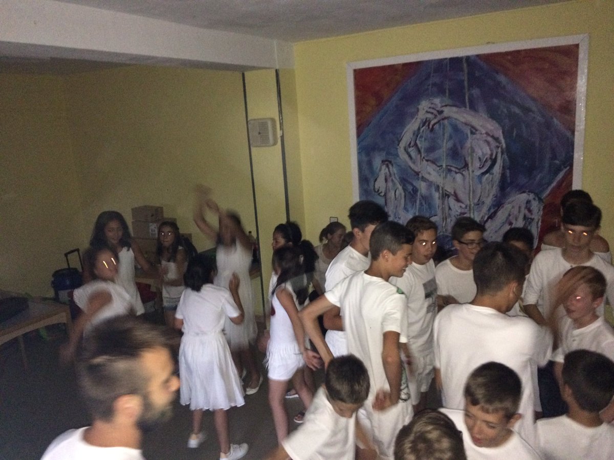 cdsanjose1's tweet photo. Fiesta de final de campamento ¡no queremos irnos! 😢💃🏼 #elSanJoMola #Cervera17 #campatime https://t.co/k1orbTHZ5v