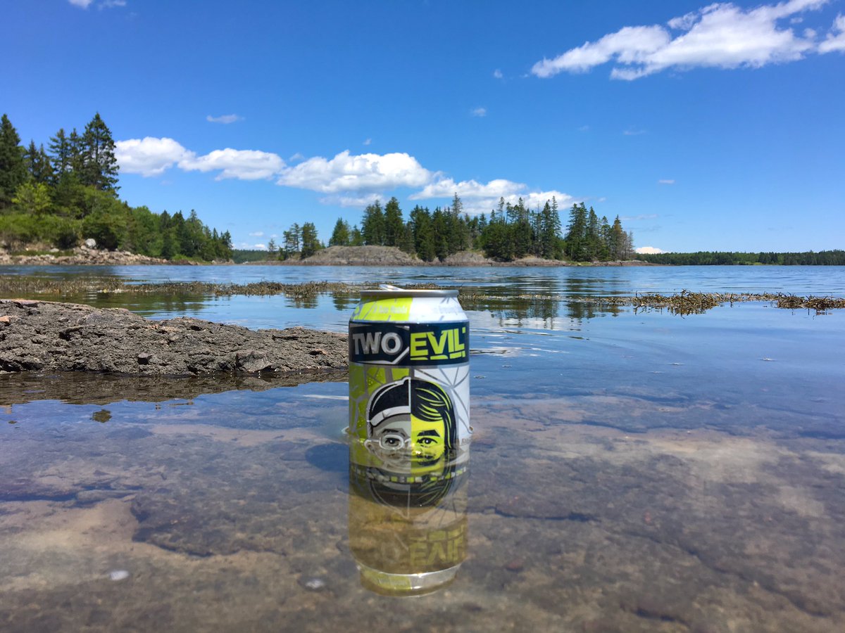 ecbeernerds's tweet photo. This could be my most fav beer pic ever!
.
.
#gose
@EvilTwinBrewing @2RoadsBrewing #TwoEvil
#maine
@visitmaine
@mainetourism
#mainething https://t.co/DKaNLXnnW7