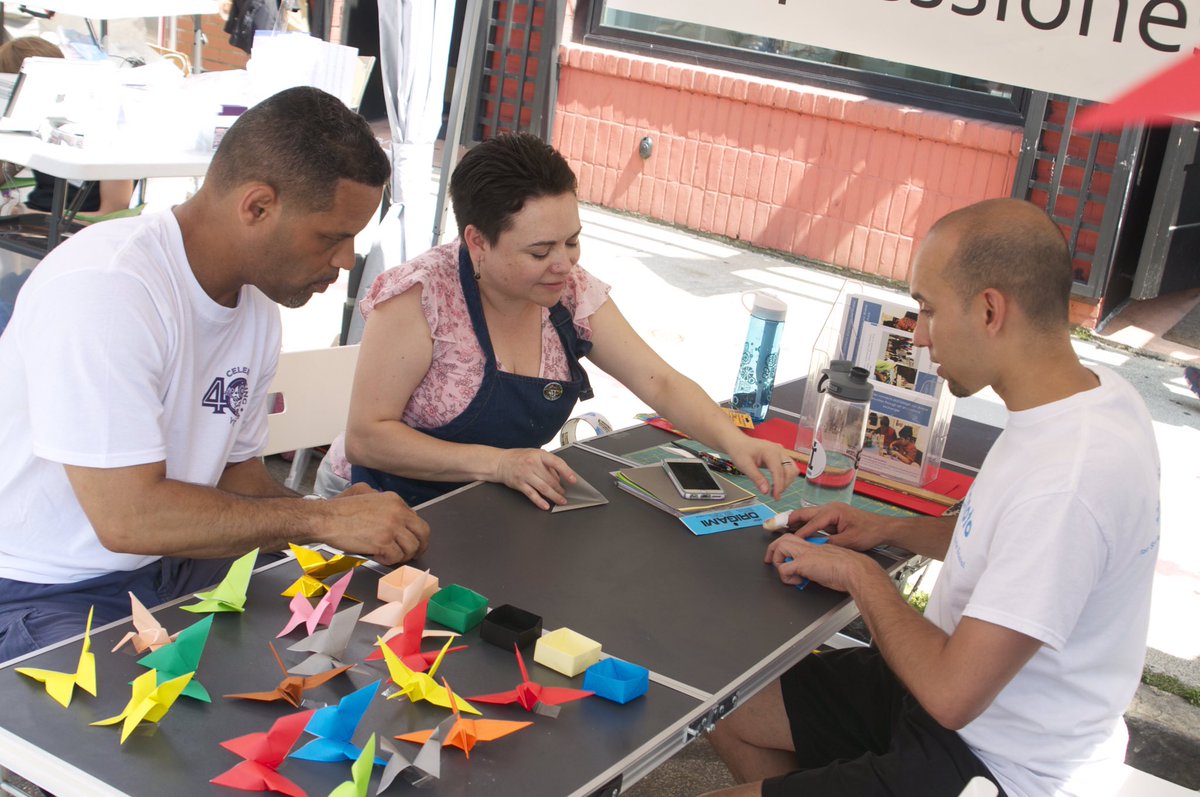 expressionesnl's tweet photo. New London City Councilor Efrain Dominguez and State Representative Chris Soto stopped by for some origami!! #Sailfest2017 #expressiones https://t.co/wPat9HDeqC