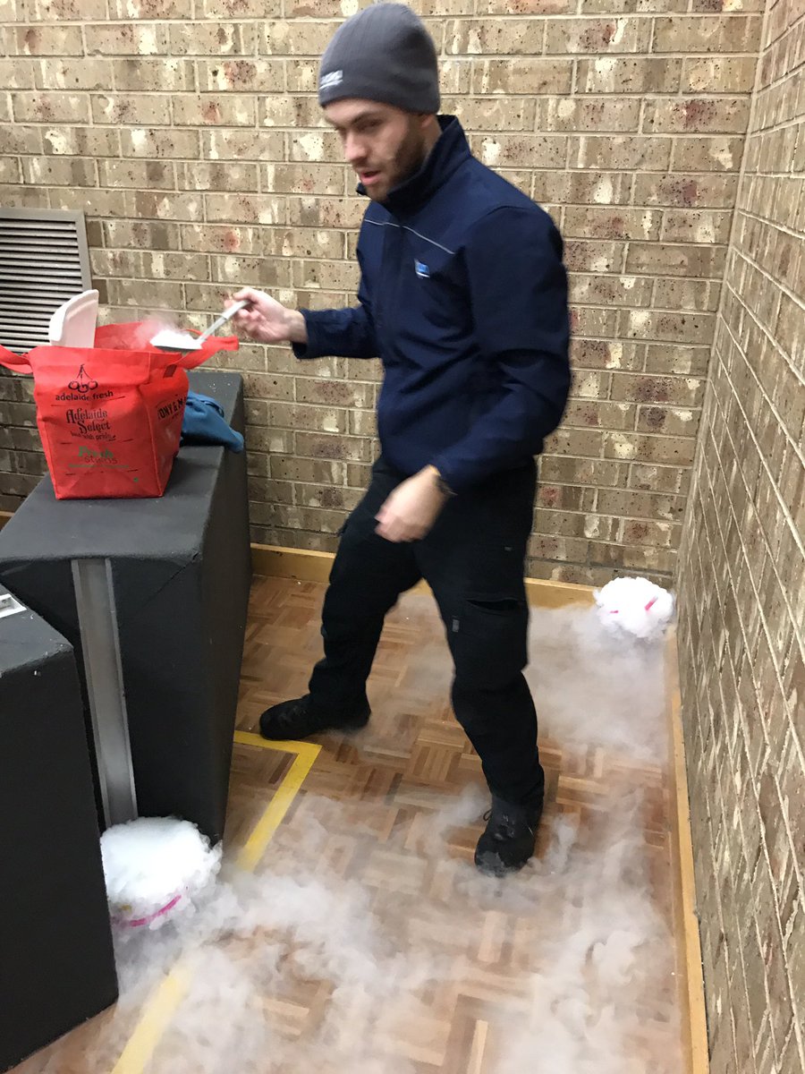 FUSPA1's tweet photo. #FUSPACamp Surprise Simulation - secretions from all areas, GCS going down, poisoning? They have to find out - #Simulation https://t.co/MBY7szPjux