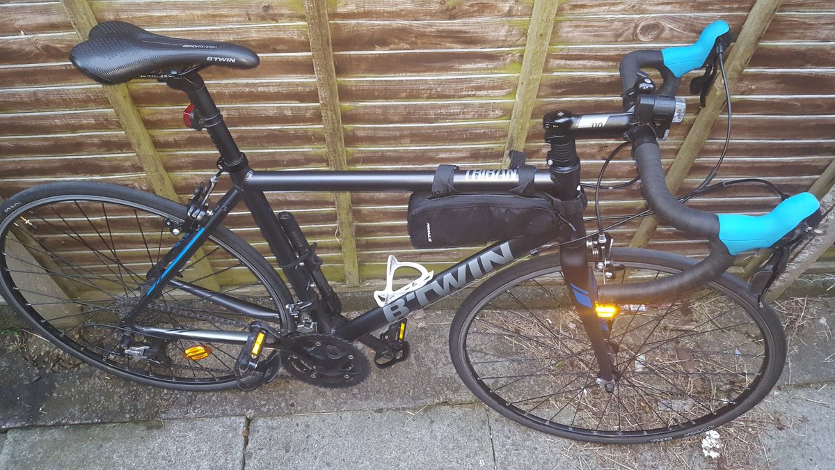 isright's tweet photo. #PrestonEvent - kit sorted & Bike cleaned/checked after today's long ride. Now time for a sneaky little treat for myself - one cake though. https://t.co/3Zd7gOI13I