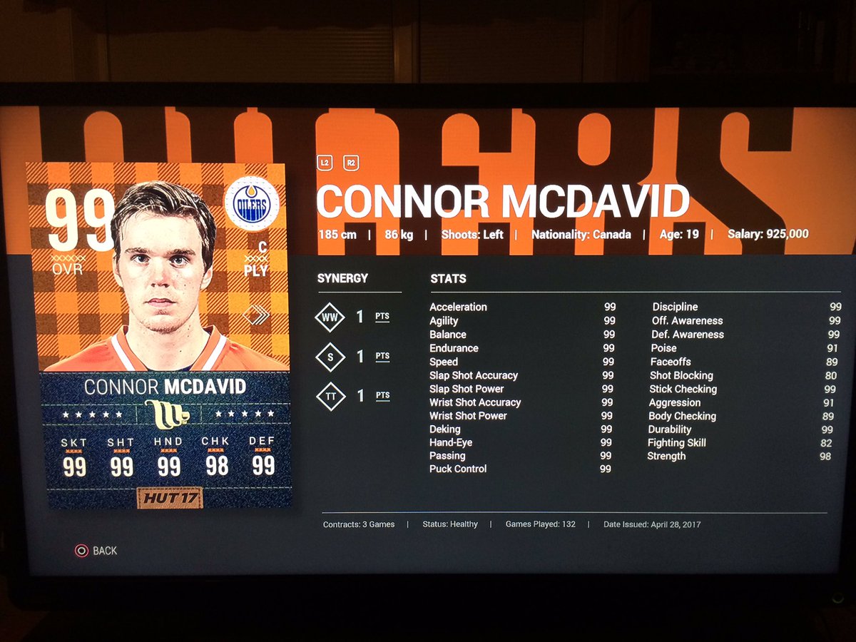 Esdor15's tweet photo. Mov McDavid giveaway 😀Follow and RT to enter! Winner will be drawn on wednesday! https://t.co/IabCekoF90