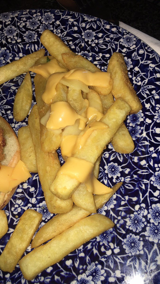 KatieEllie's tweet photo. When you ask for "cheesy chips" and they break up a fucking Poundland cheese slice and chuck it on your chips.
Fuck sake @jdwtweet #ujoking https://t.co/bueXAu1NkN