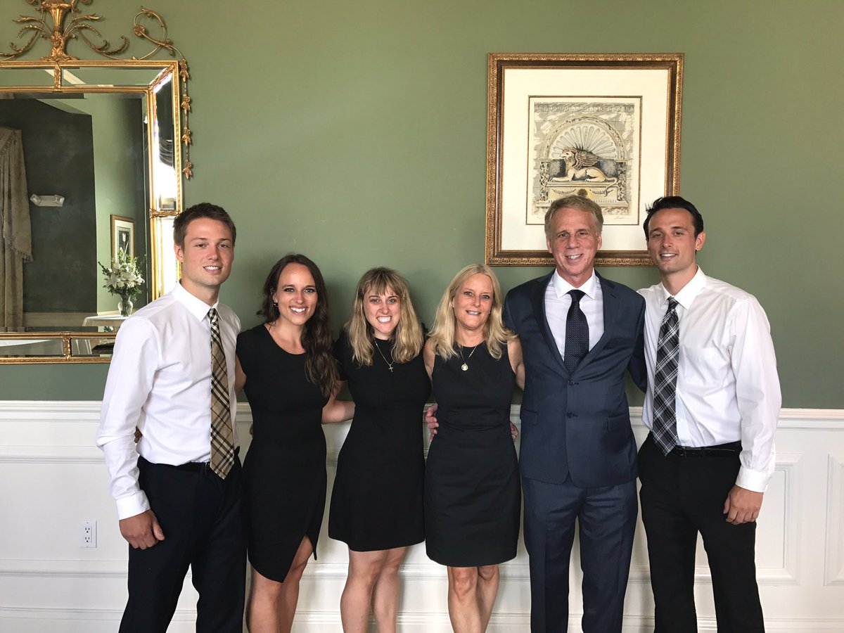 kellyihanson's tweet photo. Family ❤️ #BackinOhio https://t.co/yWDundb96l