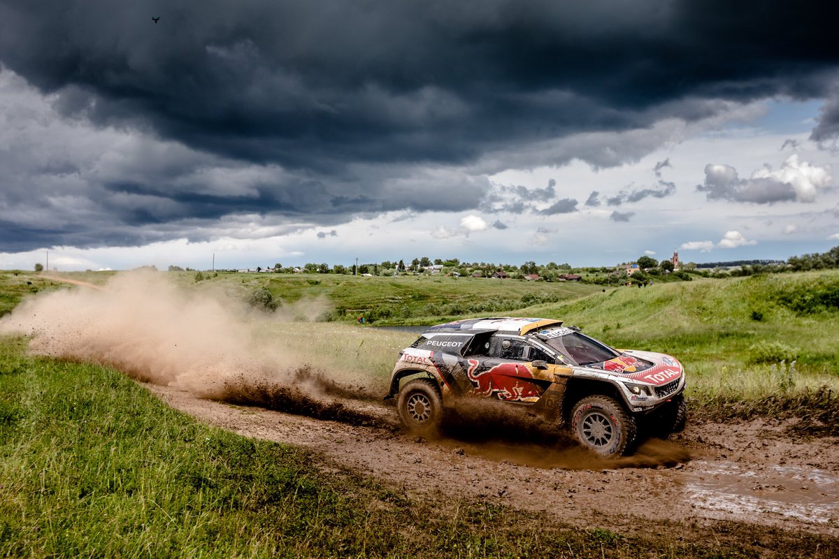 s_peterhansel's tweet image. 2ème de l&apos;étape 1 du @silkwayrally avec JP Cottret et la #PeugeotDKR. Une spéciale amusante, glissante et variée. #WeLoveDust