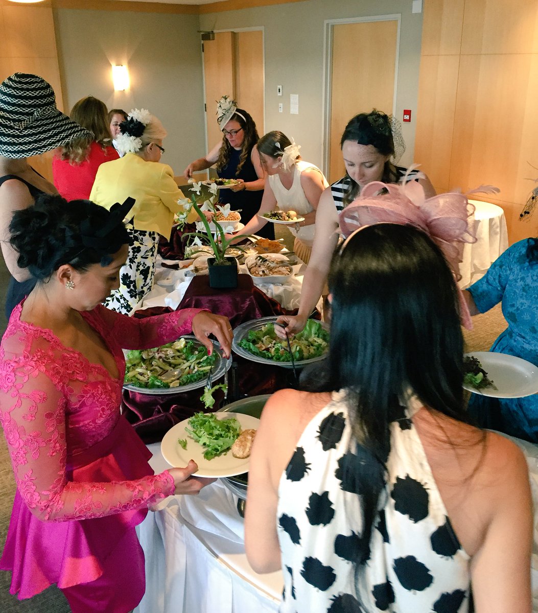 LunchWithMaria's tweet photo. Lunching with the ladies at @TheArbutusClub 🍴 #LunchWithMaria #networking #yvr https://t.co/E5WkbmnfMm