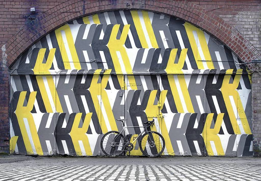 MuroBuro's tweet photo. Full @azionecc bike/wall.
///
#azionecc #art #letour #cycling #bike #roadbike #handpainted #spraypaint #custombike… https://t.co/fiVoktKITW https://t.co/cw59dqbpev