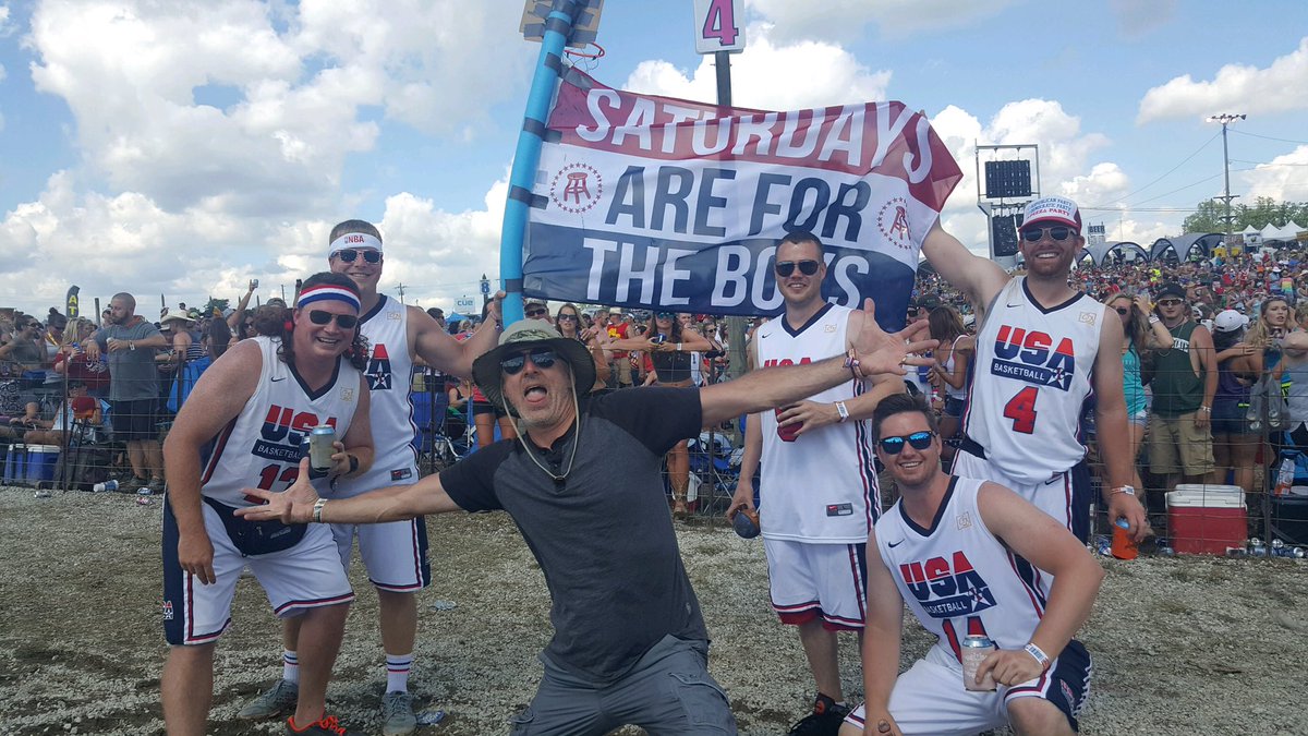 dman3121's tweet photo. @barstoolsports #SAFTB @countryconcert https://t.co/vMGudskDqB