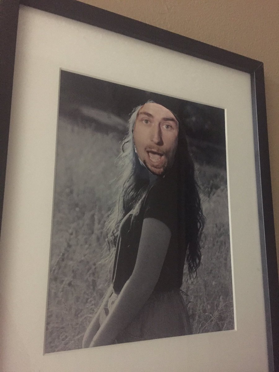 KateSchooler's tweet photo. i replaced my face with chad kroeger from nickelback https://t.co/rPw8g5KGxU